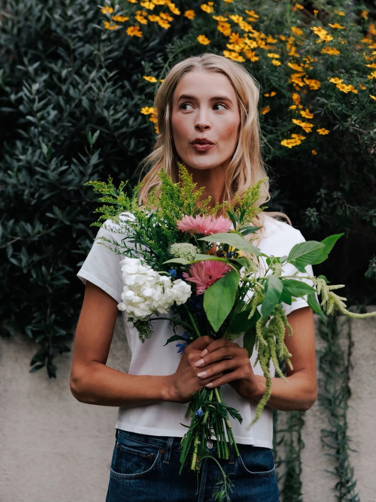 Hendrix V-Neck Tee in White