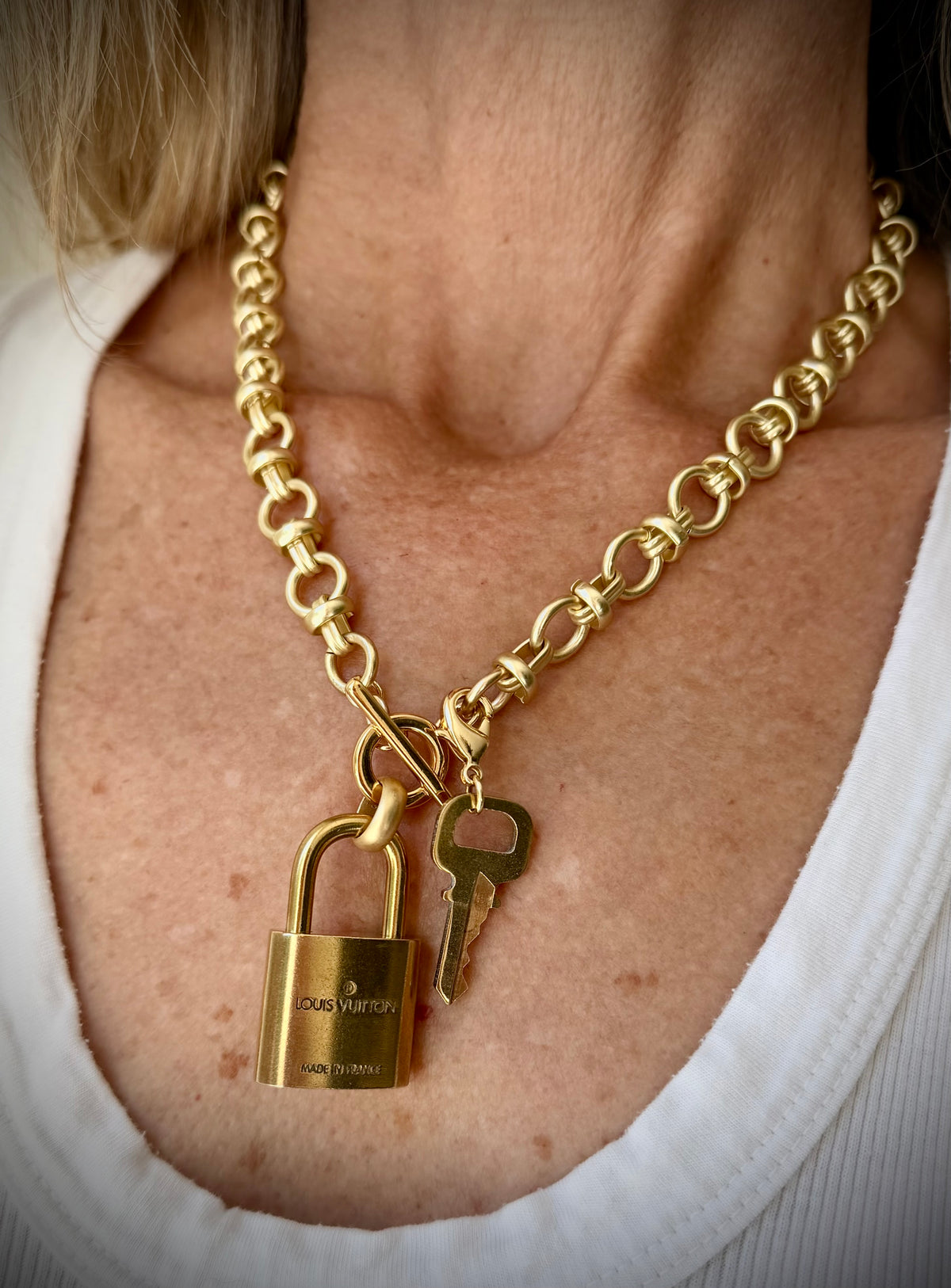 Bow Link and Lock by Philip Allen Hefner Design