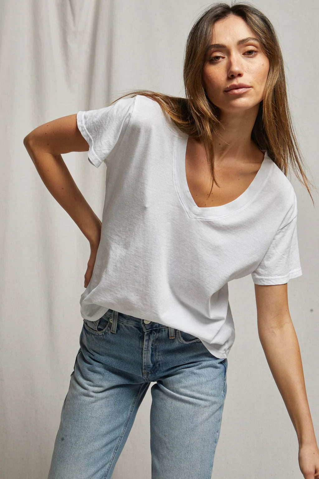 Hendrix V-Neck Tee in White
